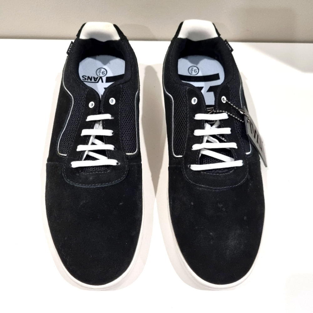 VANS Black and White Sneakers, NWT, Size 9.5 - Picture 2 of 11
